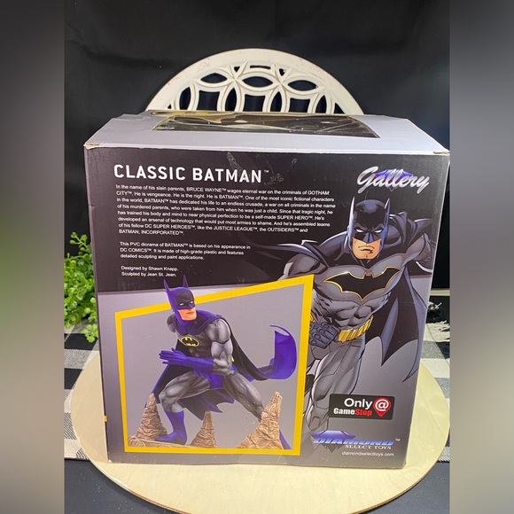 DC Gallery Diamond Select: Classic
Batman 80 Years Diorama - Gamestop Exclusive - Picture 5 of 12